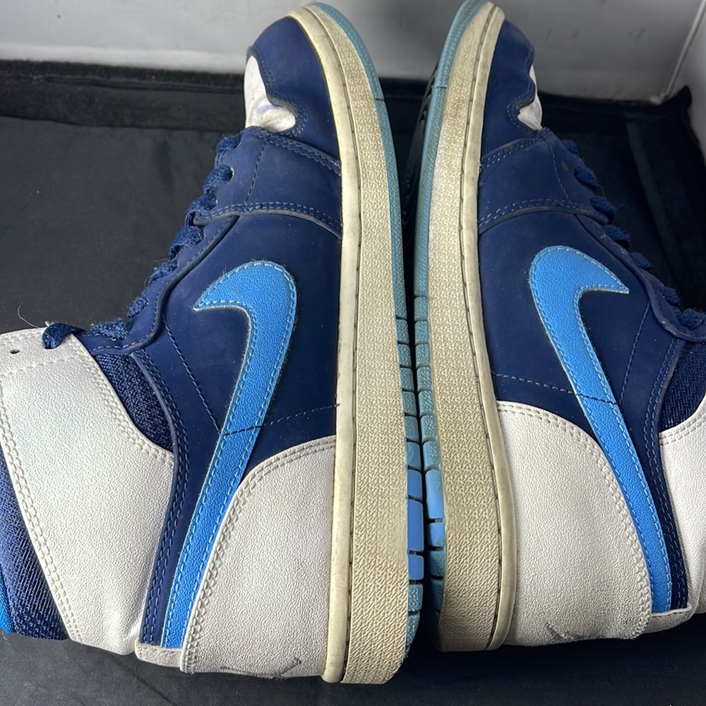 Jordan Athletic Shoes in Blue and White - Picture 9 of 14